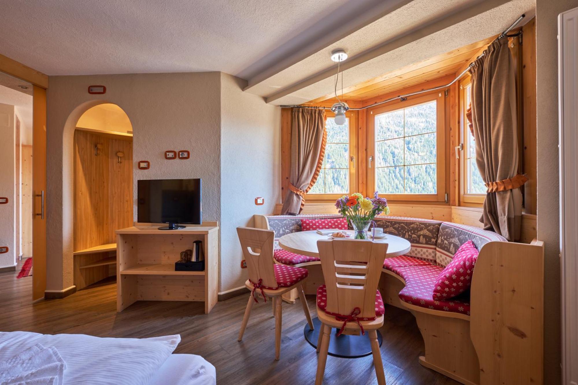 Berg Hotel Latemar Spitze Vigo di Fassa Dış mekan fotoğraf